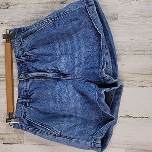 American Eagle mom short light wash cuffed pleated denim blue jean shorts Size 2